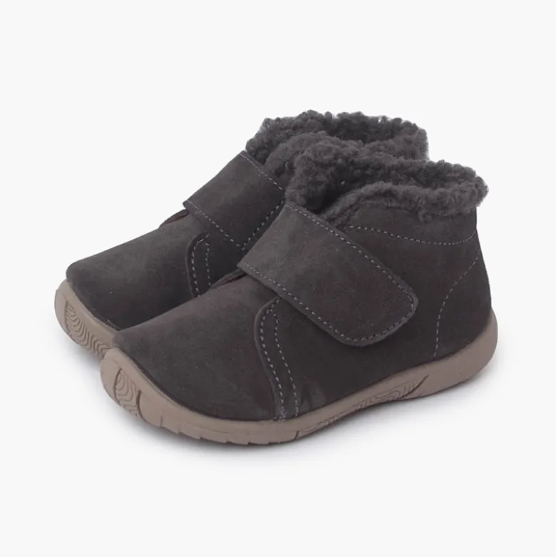 Bota Cuello Tipo Borreguito y Tira Adherente