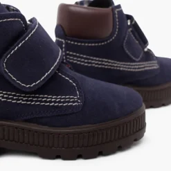 Botas suela track cierre adherente pespuntes