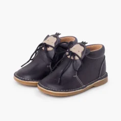 Botita piel cordones cara monito