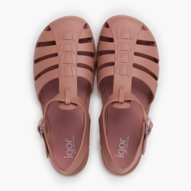 Cangrejeras barefoot niños y mujer