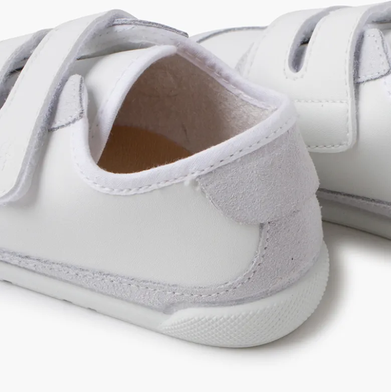 Deportivas barefoot combinadas piso blanco