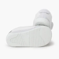 Deportivas barefoot combinadas piso blanco