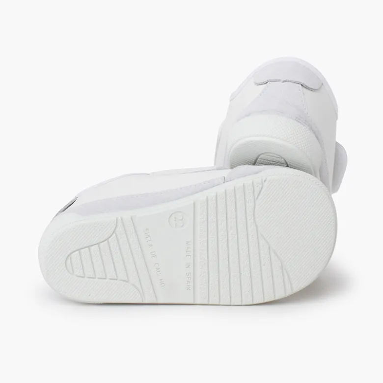 Deportivas barefoot combinadas piso blanco