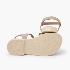 Sandalias niña en piel. Pala hebilla