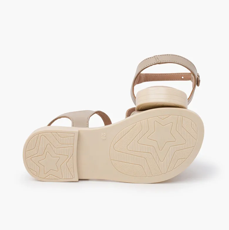 Sandalias niña en piel. Pala hebilla