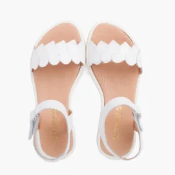 Sandalias niña y mujer piel corazones