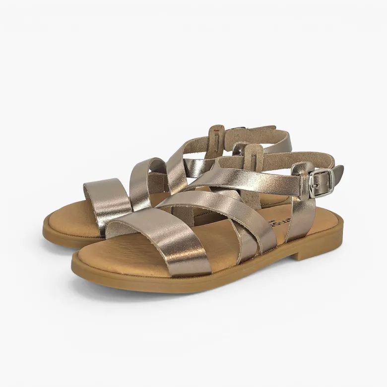 Sandalias tiras cruzadas empeine hebilla
